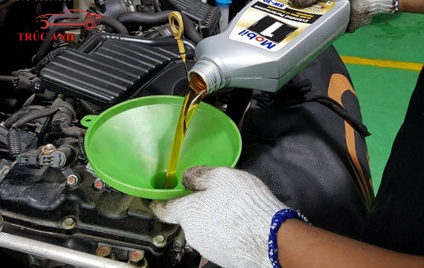 kiểm tra và thay dầu nhớt ô tô